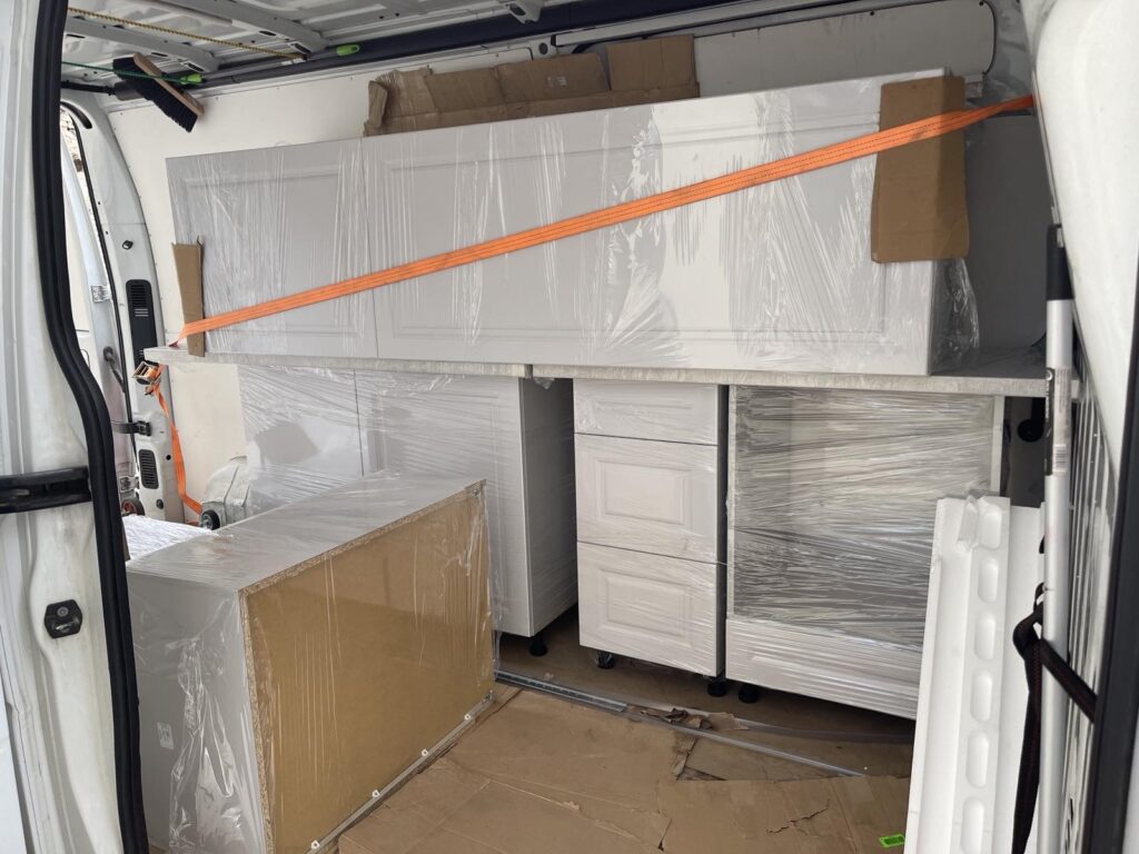 Saugus baldų pervežimas Karoliniškėse, kaip atrodo tvarkingai pakrautas automobilis?